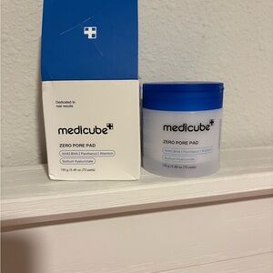 Medicube Zero Pore Pad - Blue and White